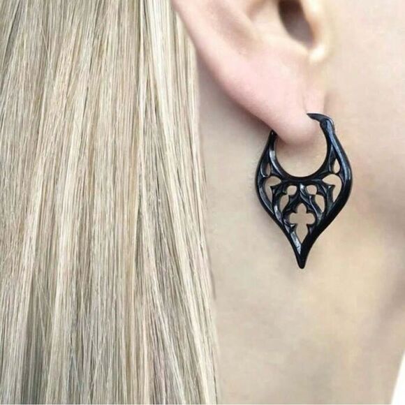 Gothic Deep Black Earrings, Scroll Detailing, Latch, Lightweight Metal NWT - Picture 2 of 3